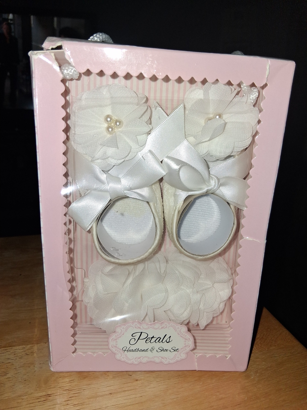 Petals Baby Headband & Shoes Set in White